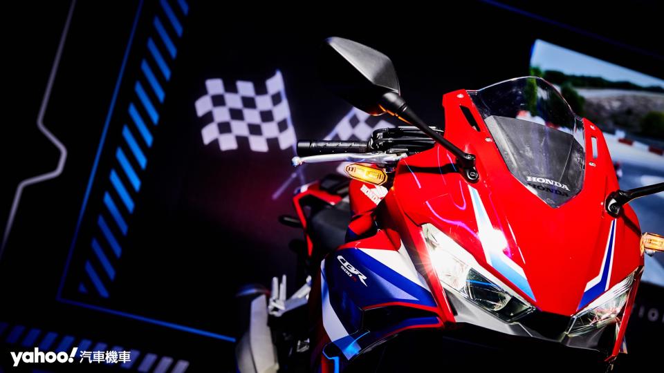 引援自MotoGP闈場、CBR1000RR-R等競技元素而來的運動化空氣力學套件令全新2024年式CBR500R更顯剽悍。