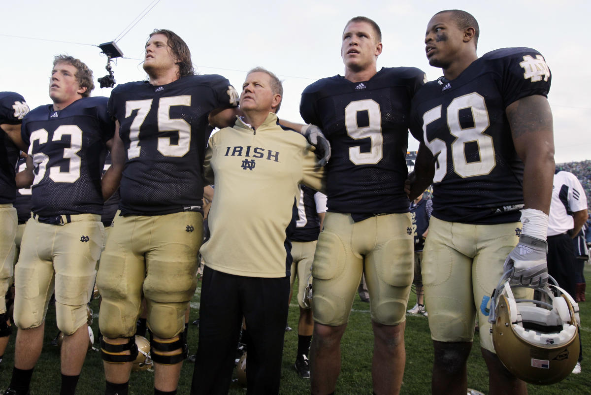 NCAA football: Former Notre Dame OL Taylor Dever dies at 31