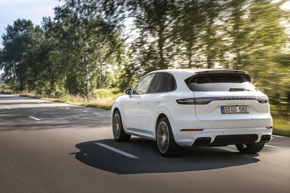 View Photos of the 2020 Porsche Cayenne E-Hybrid Lineup