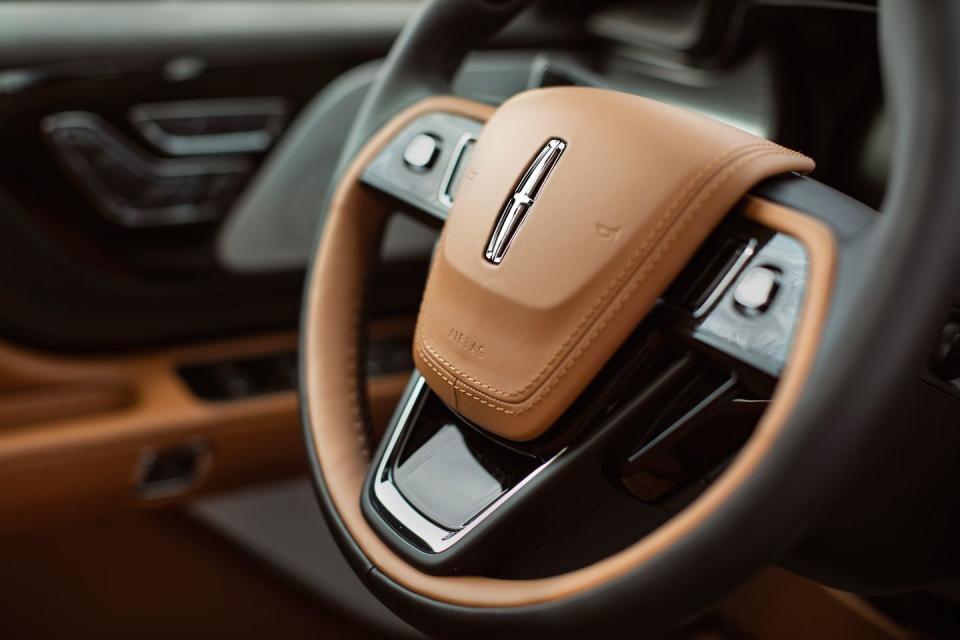 <p>2020 Lincoln Aviator</p>