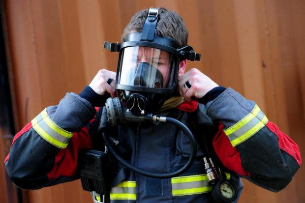 Die Feuerwehr von York bekämpft in Fulford sechs Brände, die vorsätzlich von Jugendlichen gelegt wurden