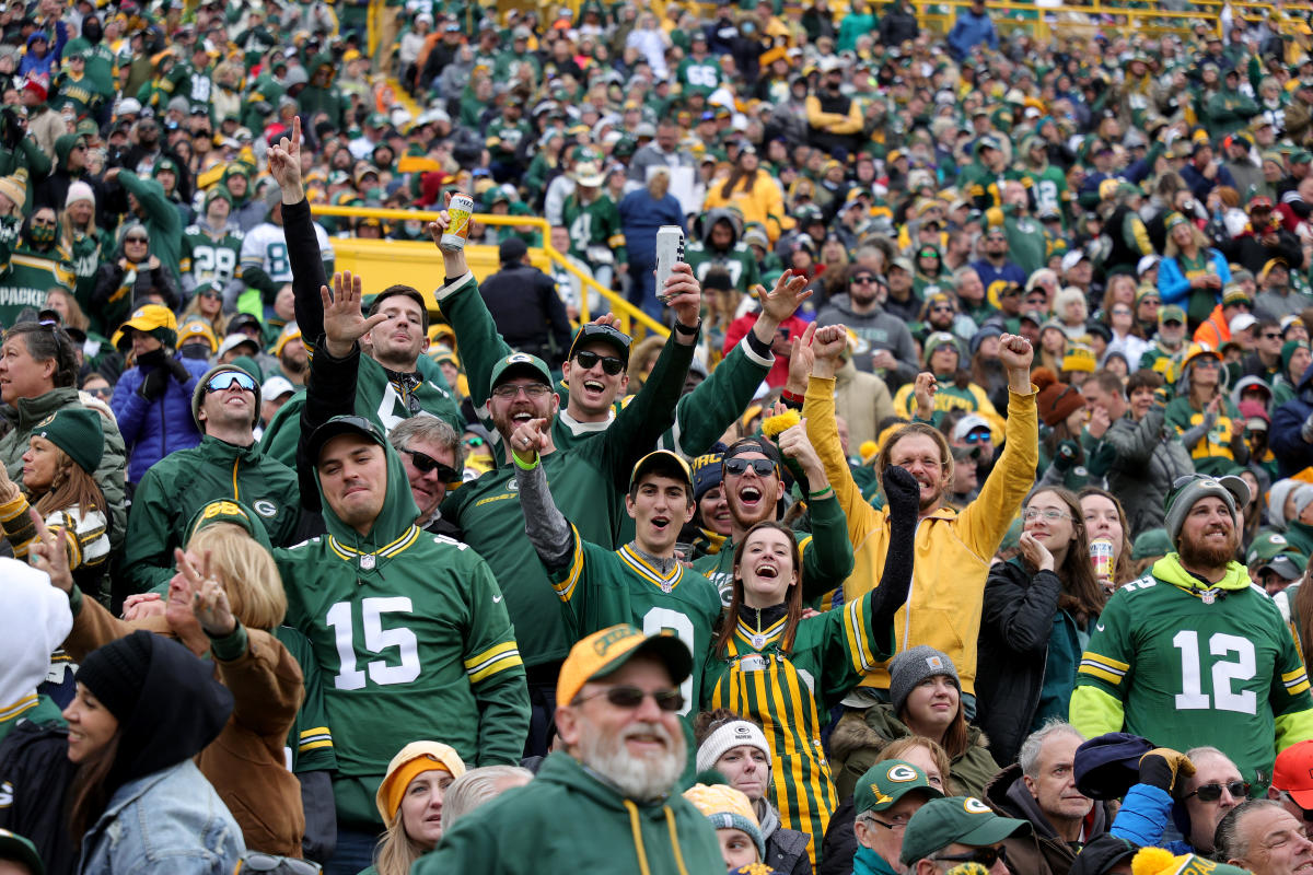 Packers shareholders (all 112,000) are smiling