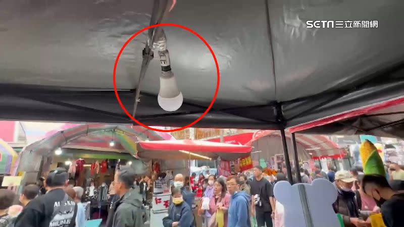 潮州市集攤商燈泡通通不會亮。