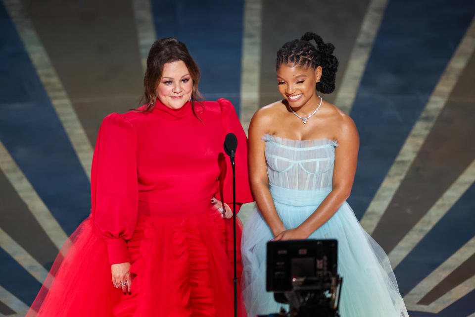 HOLLYWOOD, CA - MARCH 12: Melissa McCarthy and Halle Bailey at the 95th Academy Awards in the Dolby Theatre on March 12, 2023 in Hollywood, California. (Myung J. Chun / Los Angeles Times via Getty Images)