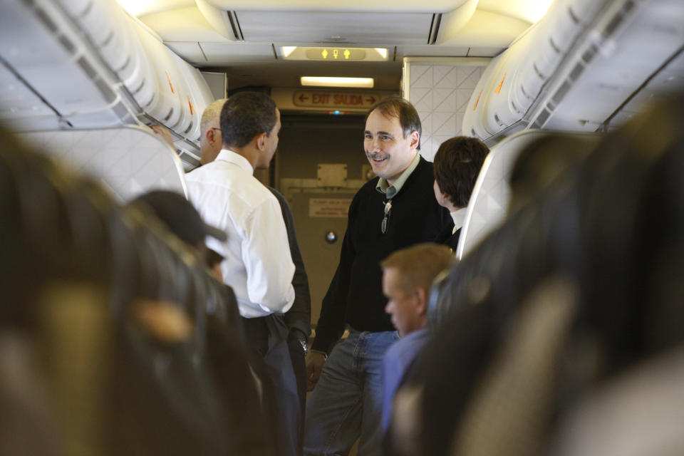 David Axelrod speaks with&nbsp;then-Sen. Barack Obama&nbsp;during a campaign flight from Boise, Idaho, to Minneapolis in February 2008.