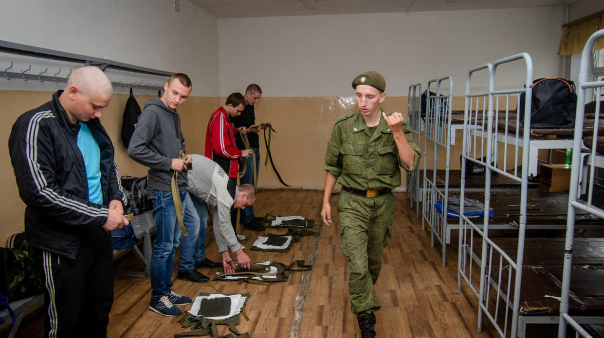 A soldier of the Russian army instructs conscripts at a recruiting station in the city of Tambov before being sent to serve in the army. Stock photo: getty Images