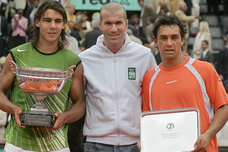 Puerta, durante la premiación de Roland Garros 2005, con Nadal y Zinedine Zidane.