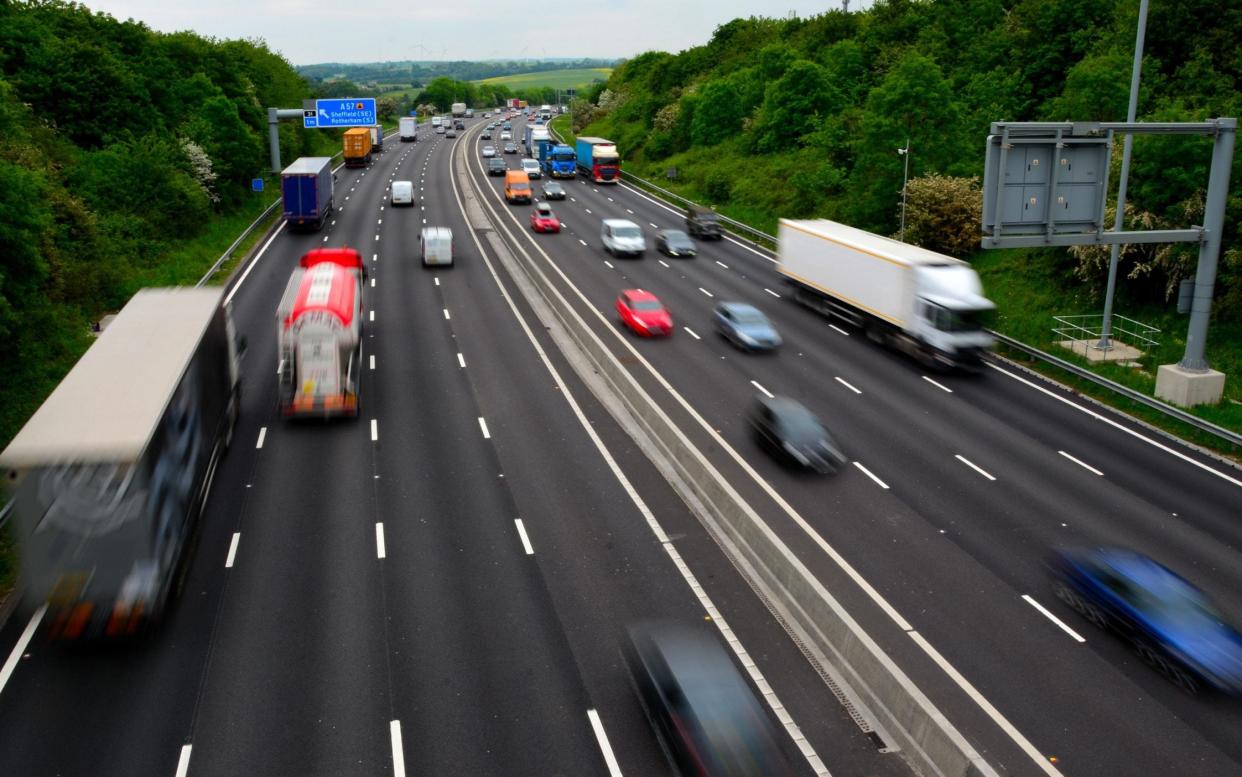 G2WRTW Four lane Smart motorway, M1 close to Junction 31 - Alamy Stock Photo