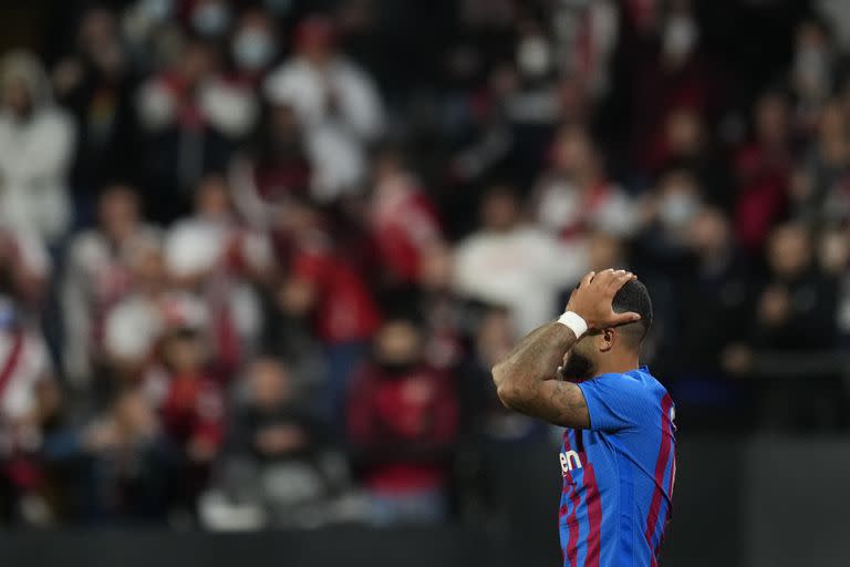 La decepción de Memphis Depay, que falló un penal; Barcelona no encuentra salida a su mal momento