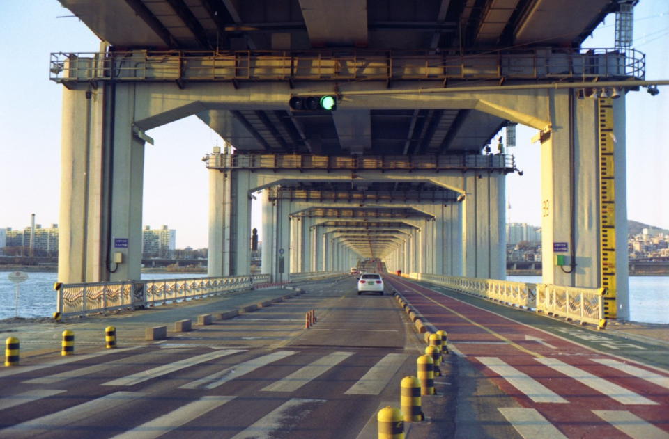 圖／盤浦大橋為韓國第一座採上/下兩層結構的橋梁，下層為潛水橋，僅在枯水季節通車。