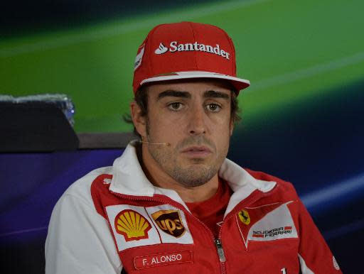 El piloto español de Ferrari Fernando Alonso habla el 17 de abril de 2014 durante una conferencia de prensa en Shanghai, donde tendrá lugar el cuarto Gran Premio de la temporada (AFP | MARK RALSTON)