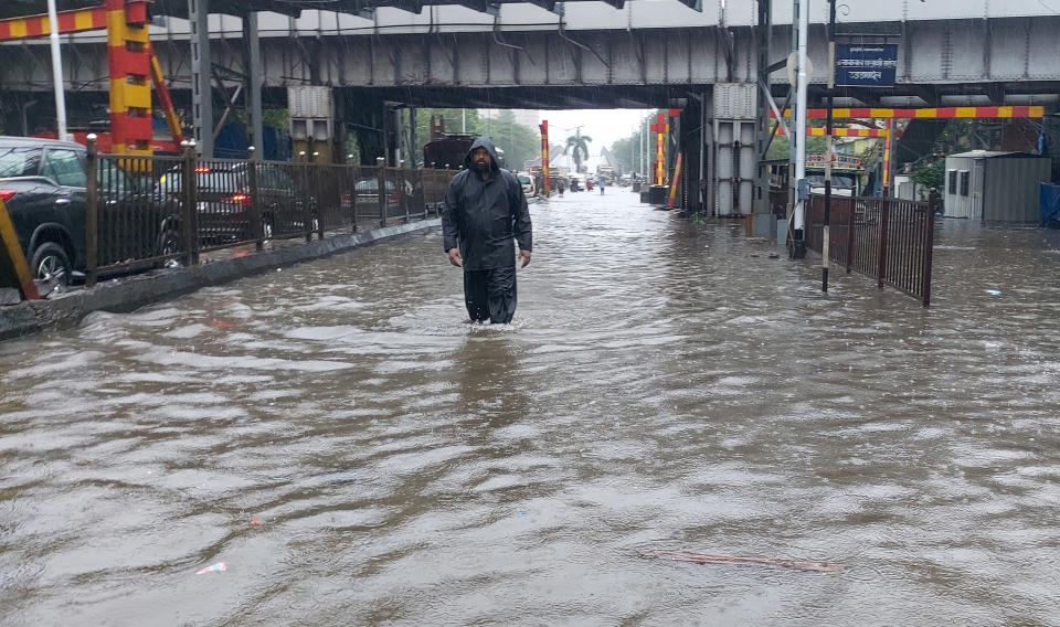 Mumbai rains. Photo courtesy: Yahoo stringer