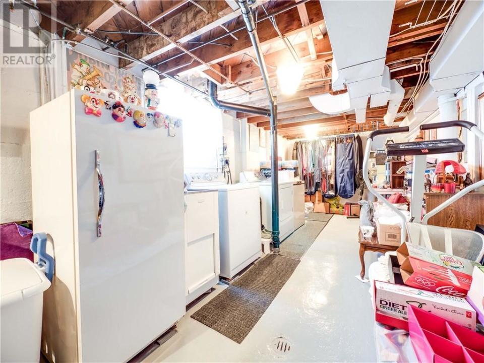 <p>Even the storage and laundry area isn’t without a couple clown-themed touches. (Zoocasa) </p>