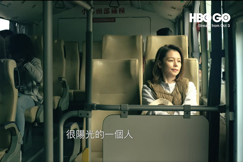 【車勢星聞】徐若瑄公車上內心戲卡關，何潤東耳邊輕聲指導情緒潰堤。（圖：翻攝自HBO）