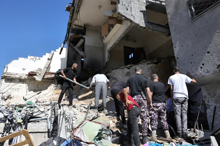 People search the rubble of a building hit by bombardment at the Nur Shams refguee camp in the occupied West Bank (Zain JAAFAR)