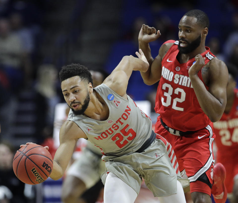 Houston's Galen Robinson Jr. (25) beats Ohio State's Keyshawn Woods (32) to a loose ball during the first half of a second round men's college basketball game in the NCAA Tournament Sunday, March 24, 2019, in Tulsa, Okla. (AP Photo/Charlie Riedel)