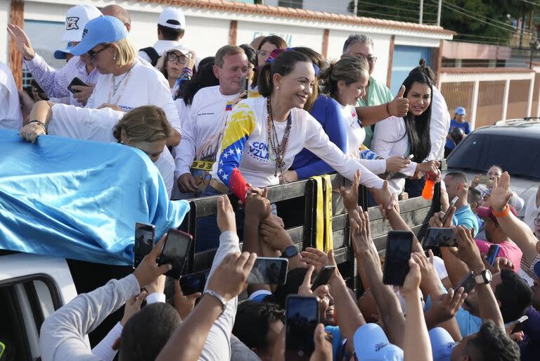 La líder opositora, María Corina Machado, que apoya la candidatura de Edmundo González Urrutia, en Maracaibo. (AP Photo/Matias Delacroix)