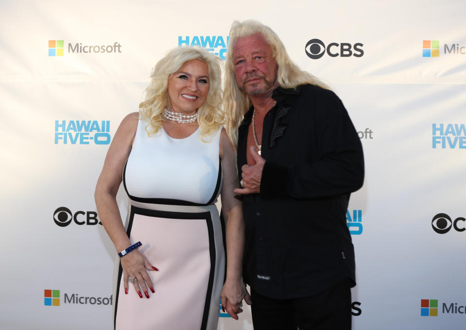 WAIKIKI, HI - NOVEMBER 10: Beth Chapman (l) and Duane Chapman attend the Sunset on the Beach event celebrating season 8 of 'Hawaii Five-0' at Queen's Surf Beach on November 10, 2017 in Waikiki, Hawaii. (Photo by Darryl Oumi/Getty Images)