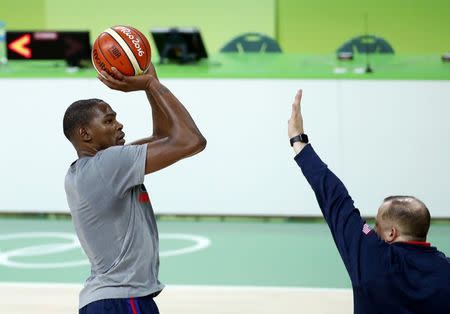 Kevin Durant (USA) of USA shoots during practice. REUTERS/Jim Young