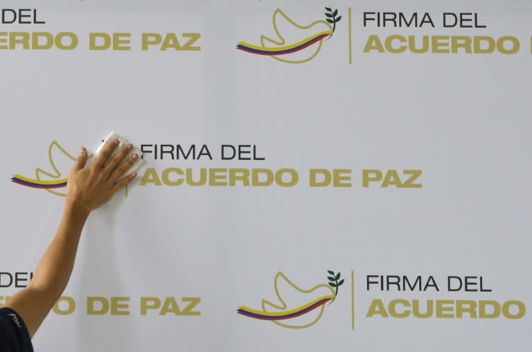 Colombian President Juan Mnauel Santos and FARC's leader Rodrigo Londoño will officially sign a peace deal on September 26, 2016