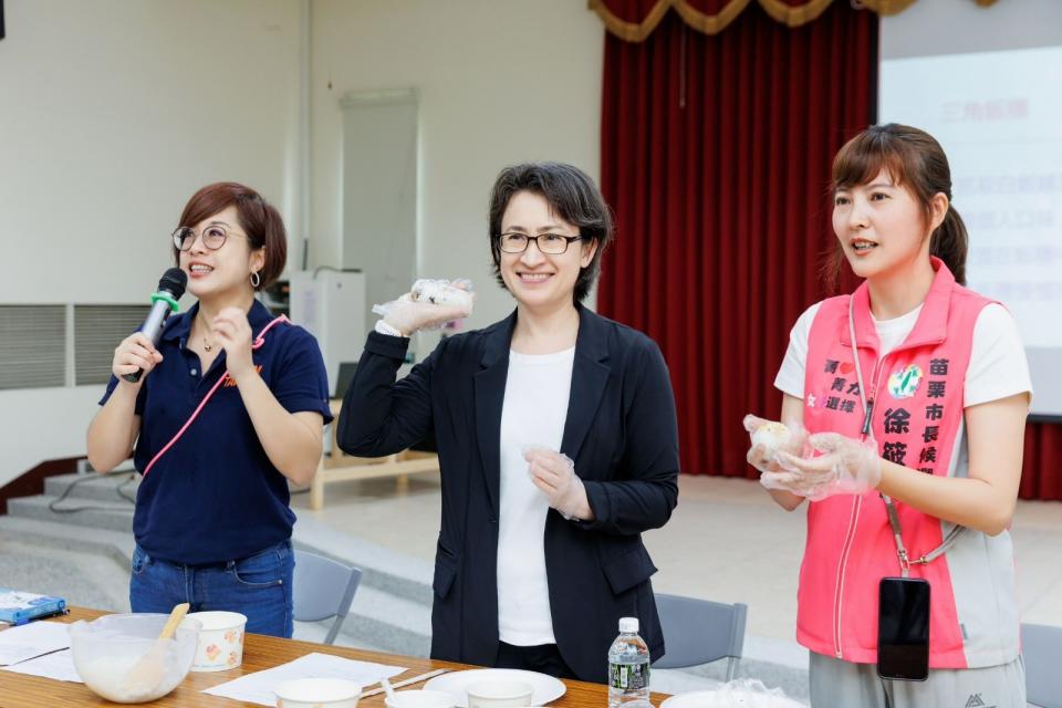 蕭美琴為民進黨苗栗市長候選人徐筱菁站台。民進黨提供