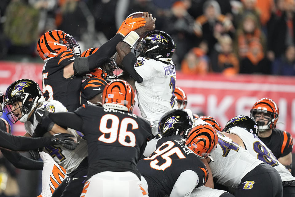 Baltimore Ravens quarterback Tyler Huntley (2) fumbles the ball as it is knocked away by Cincinnati Bengals linebacker Logan Wilson. ( (AP Photo/Darron Cummings)