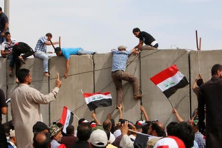 Followers of Iraq's Shi'ite cleric Moqtada al-Sadr storm Baghdad's Green Zone after lawmakers failed to convene for a vote on overhauling the government, in Iraq April 30, 2016. REUTERS/Khalid al Mousily