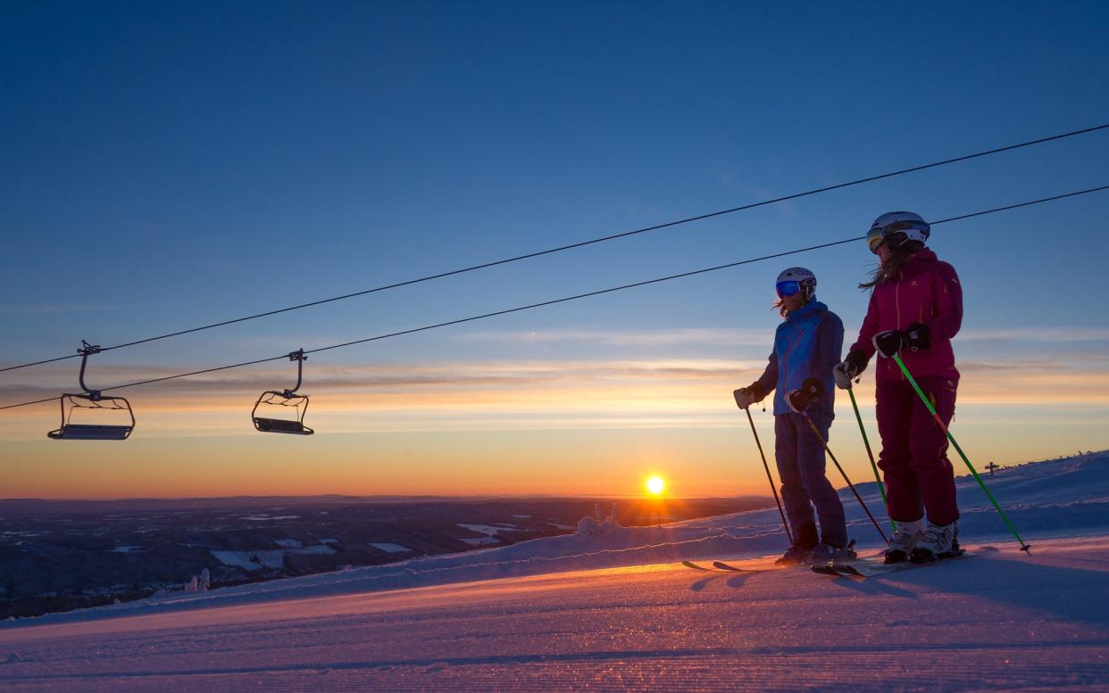 Skiing at sunrise in Sälen - Ola Matsson