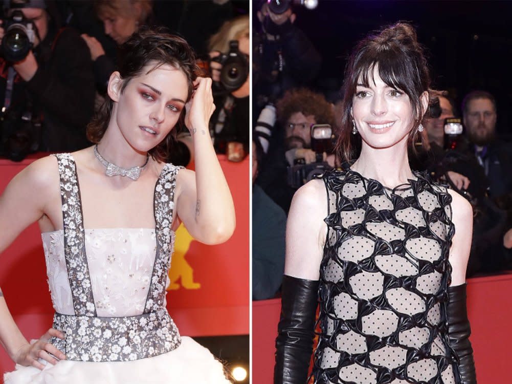 Kristen Stewart (li.) und Anne Hathaway bei der Eröffnung der 73. Berlinale. (Bild: IMAGO images/APress/IMAGO images/APress)