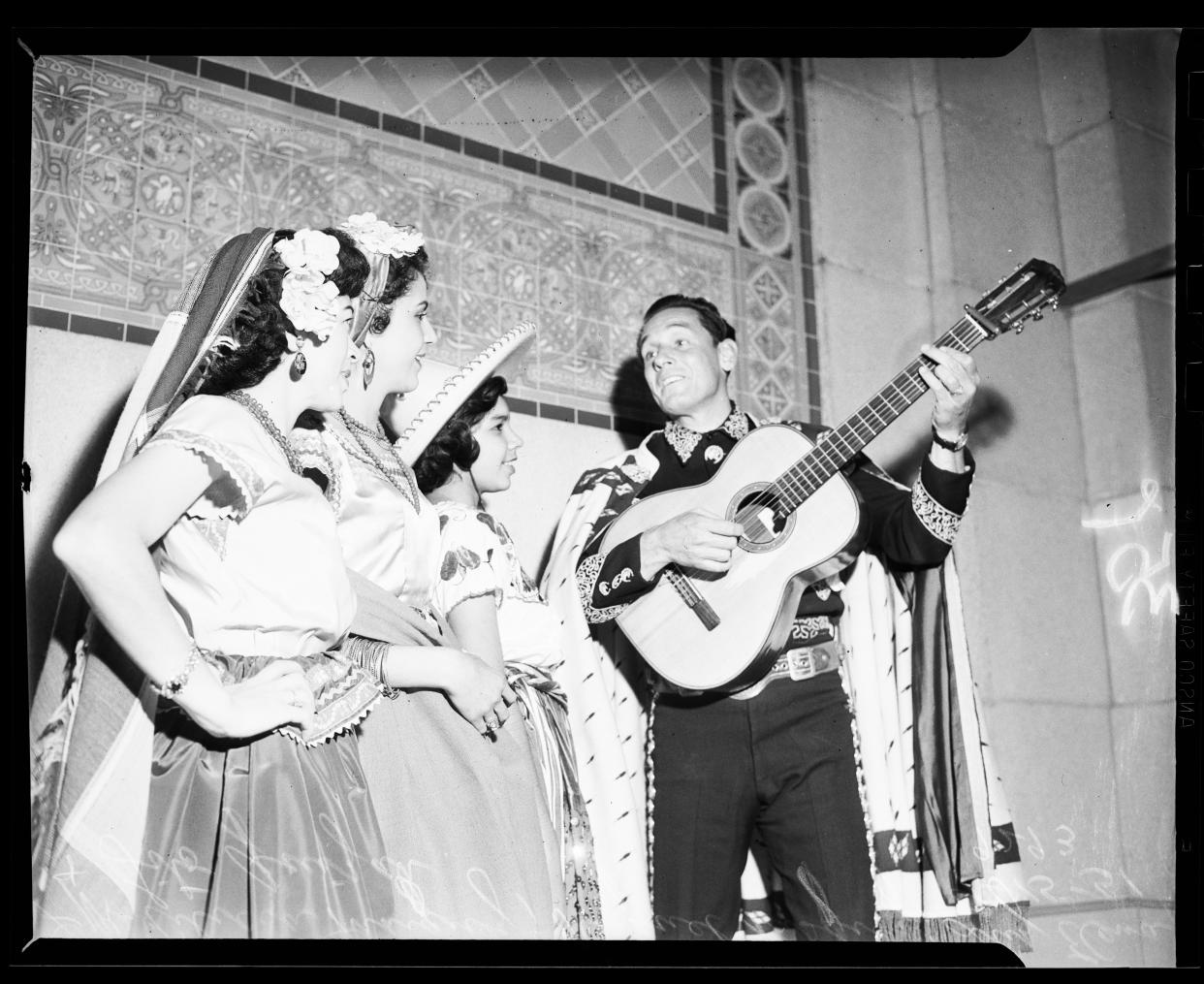 Tito Guízar fue el cantante y actor mexicano que admiró Elvis Presley.  (Photo by Los Angeles Examiner/USC Libraries/Corbis via Getty Images)