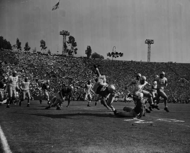 ATHENS, GA - CIRCA 1943: Charley Trippi #62 of the University of Georgia Bulldogs runs the ball circa 1943. (Photo: The Sporting News via Getty Images)