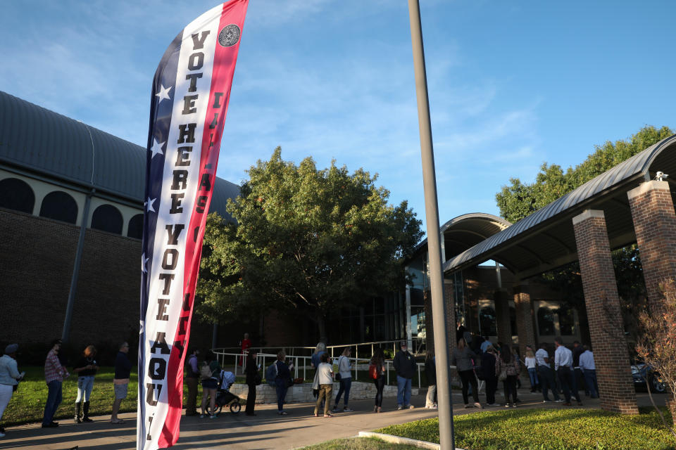 People wait in line at a Dallas polling station on Nov. 2, 2018, the last day of early voting in Texas in the 2018 midterm elections. (Photo: Mike Segar/Reuters)