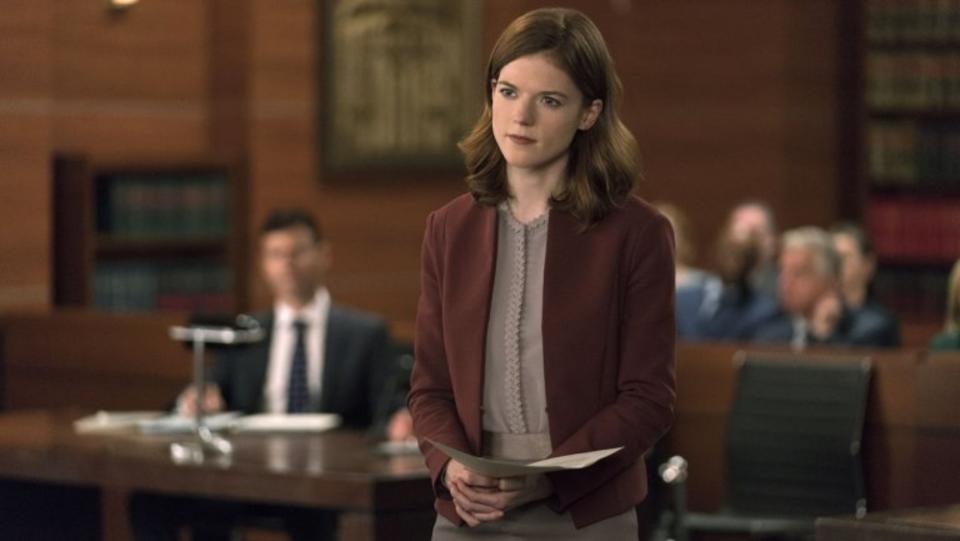 A Rose Leslie, que abandonó ‘Juego de Tronos’ en 2014, la hemos visto estos últimos años en ‘The Good Fight’ (2017-), la secuela de ‘The Good Wife’ que recientemente renovó por una cuarta temporada. (Foto: CBS).