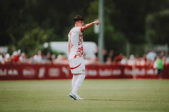 {"titleEn":"Pre-Season Friendly Match – SV Kuchl vs FC Red Bull Salzburg ","description":"KUCHL, AUSTRIA - JULY 06: Nicolas Capaldo of FC Red Bull Salzburg during a pre-season friendly match between SV Kuchl and FC Red Bull Salzburg  on July 06, 2024 in Kuchl, Austria. Photo by Andreas Schaad- FC Red Bull Salzburg","tags":null,"focusX":0.0,"focusY":0.0}