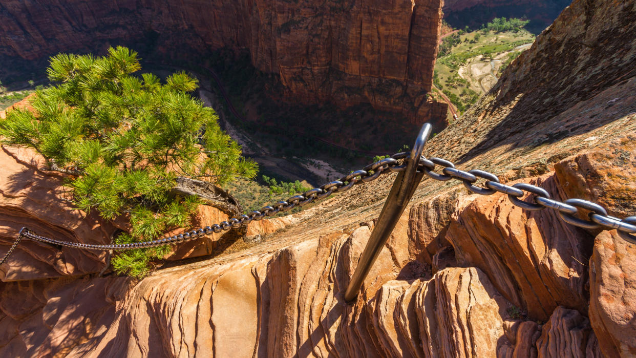  Why do so many people die at Angels Landing: Looking down from trail. 