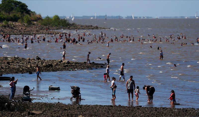 People enjoy the day during a heat wave in Buenos Aires