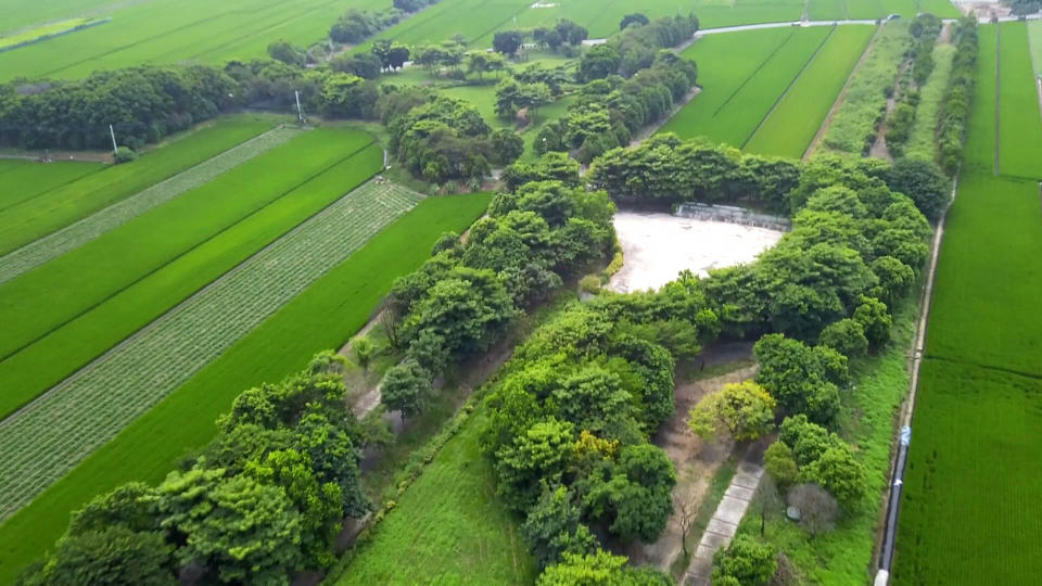 彰化縣埤頭鄉公所規劃將已經遷葬的墓地，招標租給光電業者使用。