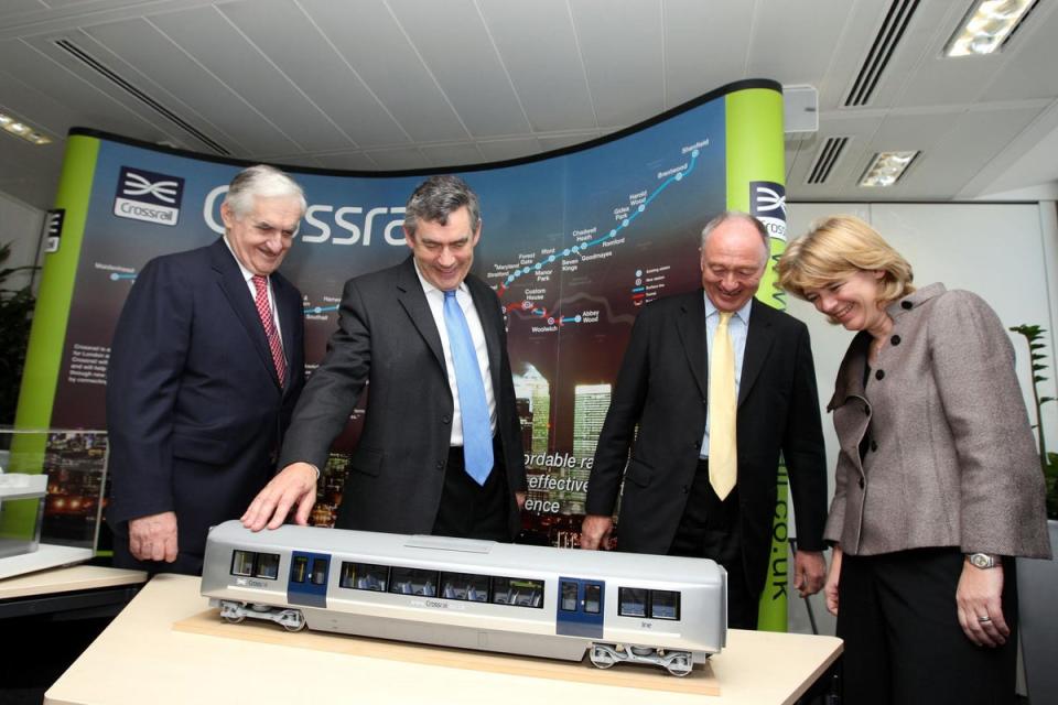 Crossrail Executive Chairman Douglas Oakervee, Prime Minister Gordon Brown, Mayor of London Ken Livingstone and Secretary of State for Transport Ruth Kelly look at a model of a new Crorssrail carriage in central London (October 2007) (PA)