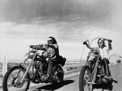 <p>Für das Motorrad, auf dem Schauspieler Peter Fonda im US-Kultfilm „Easy Rider“ unterwegs ist, wurde der Rekordpreis für Zweiräder von 1,35 Millionen Dollar bezahlt. Wermutstropfen: Bis heute konnte nicht geklärt werden, ob es sich beim Chopper mit dem langgezogenen Lenker und der US-Flagge tatsächlich um das Original handelt. </p>