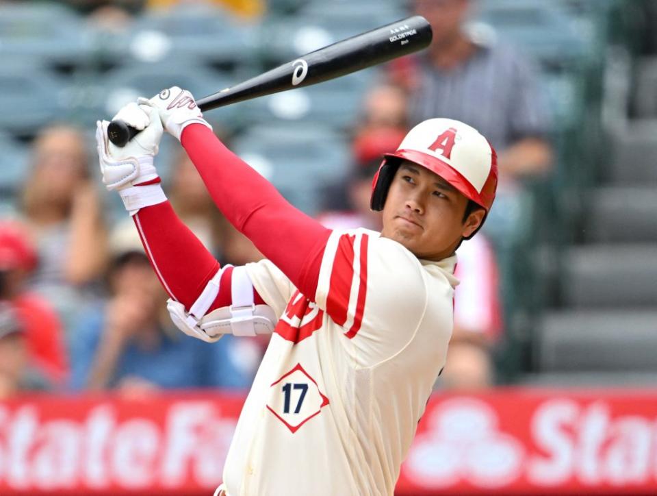 大谷翔平火力十足揮出雙響砲，天使全隊共擊出7轟，可惜仍敗給運動家。（路透）