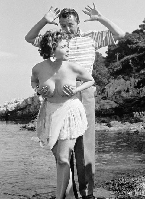 9. In 1954 a lesser-known B-movie actress named Simone Silva was named “Miss Festival 1954” and instead of playing the demure ingenue during her photo shoot to celebrate her honorary title, Silva surprised everyone by taking off her top and posed topless (with hands strategically placed over her breasts) with actor Robert Mitchum.