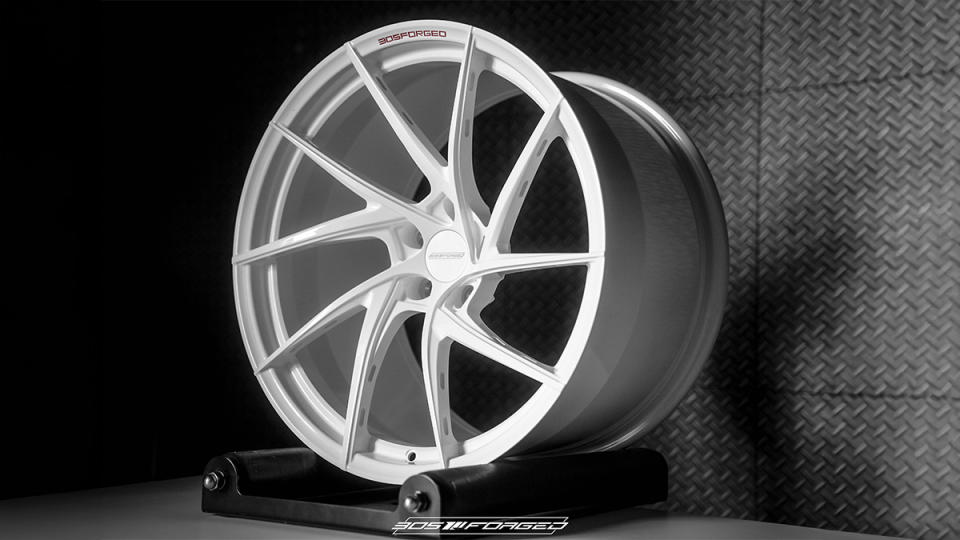 305FORGED WHEELS 的鋁鎂合金鍛造圈「M-121P」。（圖／動升有限公司L2 Futuristic Wheels提供）