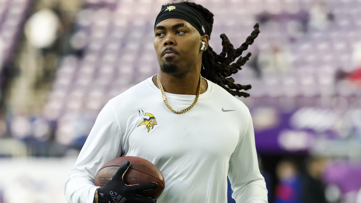 Vikings' Osborn helped pull man from burning car in Texas