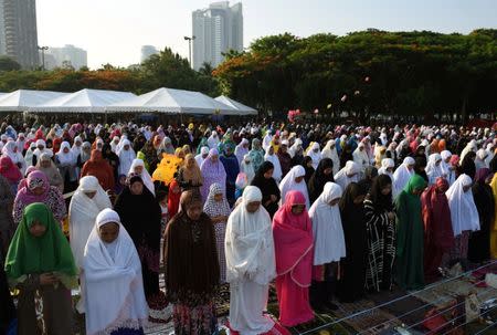 Women pray during the start of Eid Al-Fitr prayers, which marks the end of the holy fasting month of Ramadan, at Luneta Park in Metro Manila, Philippines June 25, 2017. REUTERS/Dondi Tawatao