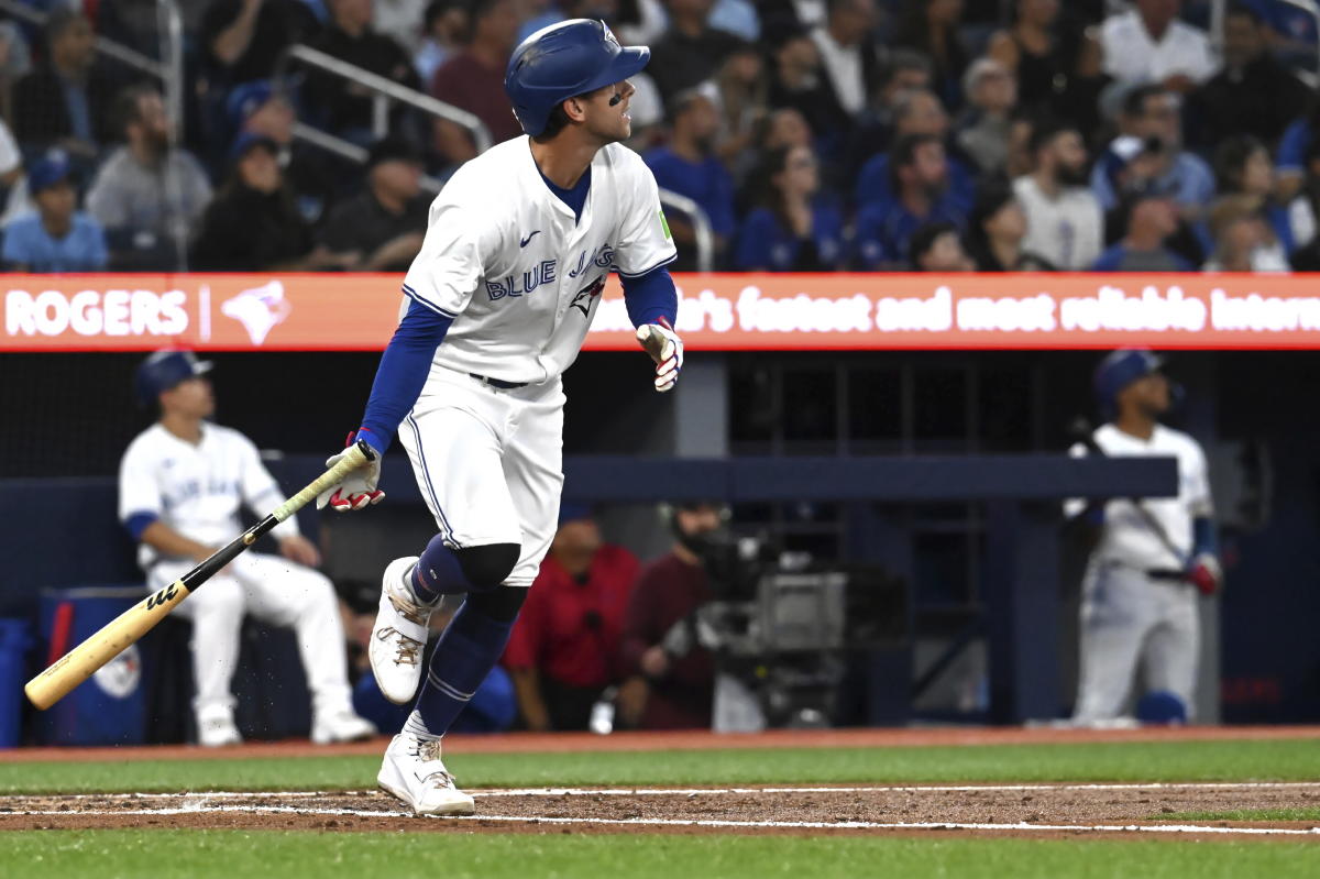 Clement hits a home run for the third game in a row, the Blue Jays score five runs in the second inning and beat the Angels 5-3