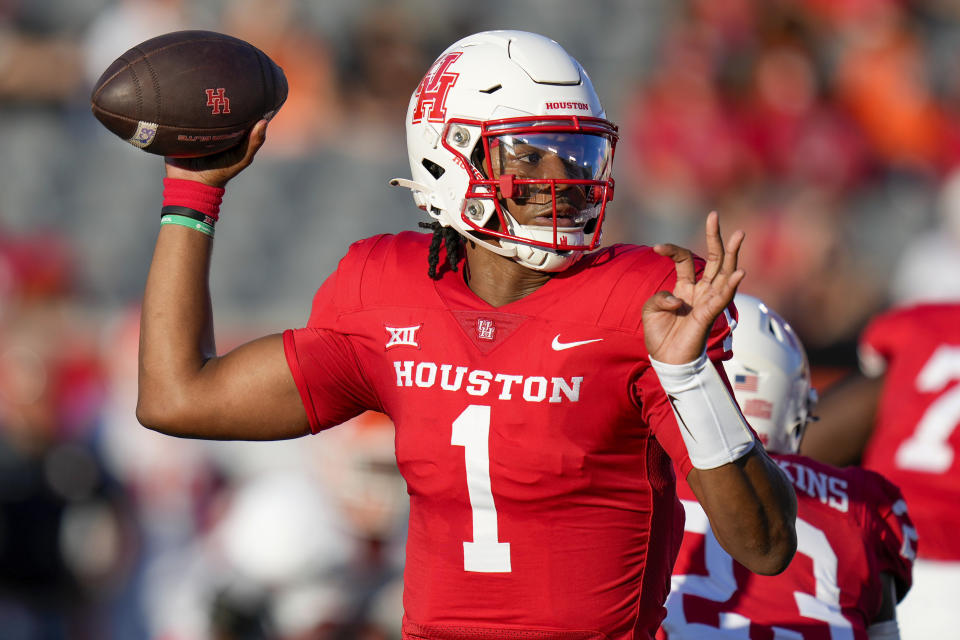 Houston quarterback Donovan Smith throws a pass during the first half of an NCAA college football game against Sam Houston State, Saturday, Sept. 23, 2023, in Houston. (AP Photo/Eric Christian Smith)