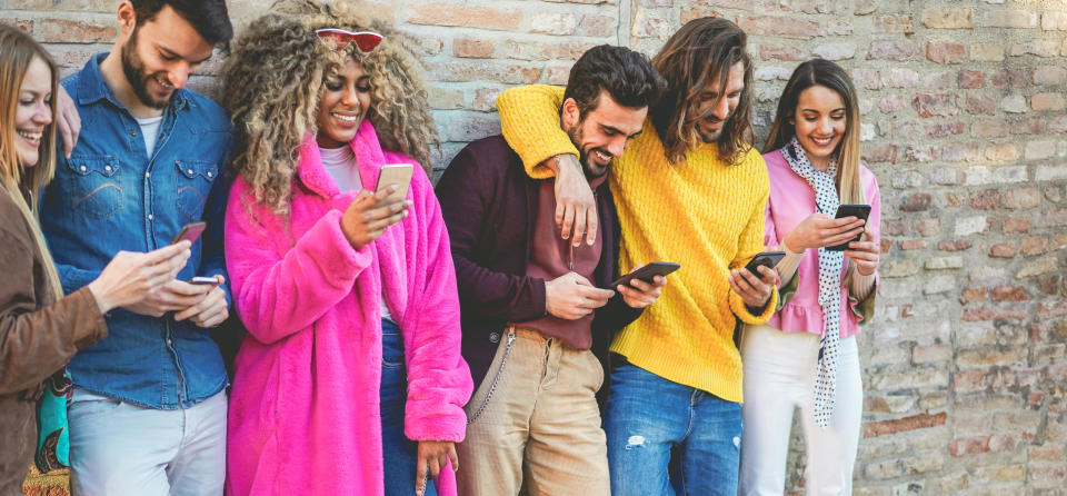 Los médicos están aprovechando el poder de las redes sociales para hablar con los adolescentes sobre importantes problemas de salud y para disipar bulos y mitos médicos. (Foto: Getty)