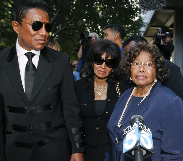 Katherine Jackson has the support and backing of her son Jermaine and daughter Rebbie, seen here in 2011. (Photo: REUTERS/Jason Redmond)