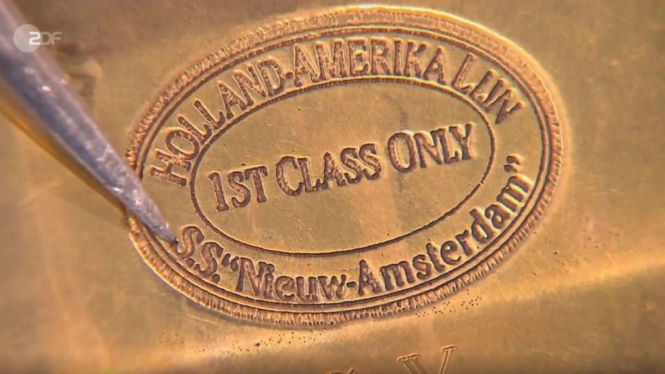 Detlev Kümmel sah an der Gravur, dass die Raucherutensilien aus der 1. Klasse der "Nieuw Amsterdam" etwa aus der Zeit um 1930 stammten: "Das heißt also, wir haben hier die Route von Holland nach Amerika, nämlich von Rotterdam nach New York."