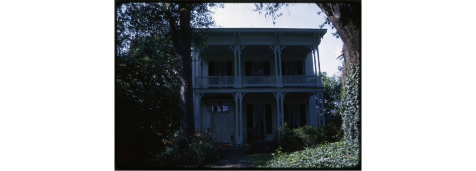 The MacRaven House in Vicksburg is supposedly one of the most haunted buildings in Mississippi, having witnessed several murders, accidents, war, and other creepy incidents.